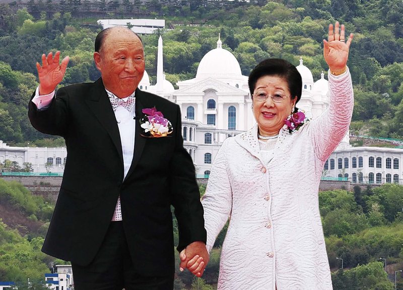 통일교 천정궁을 배경으로 한 고(故) 문선명 통일교 창시자와 한학자 총재 모습 ⓒ시사저널 임준선·세계일보