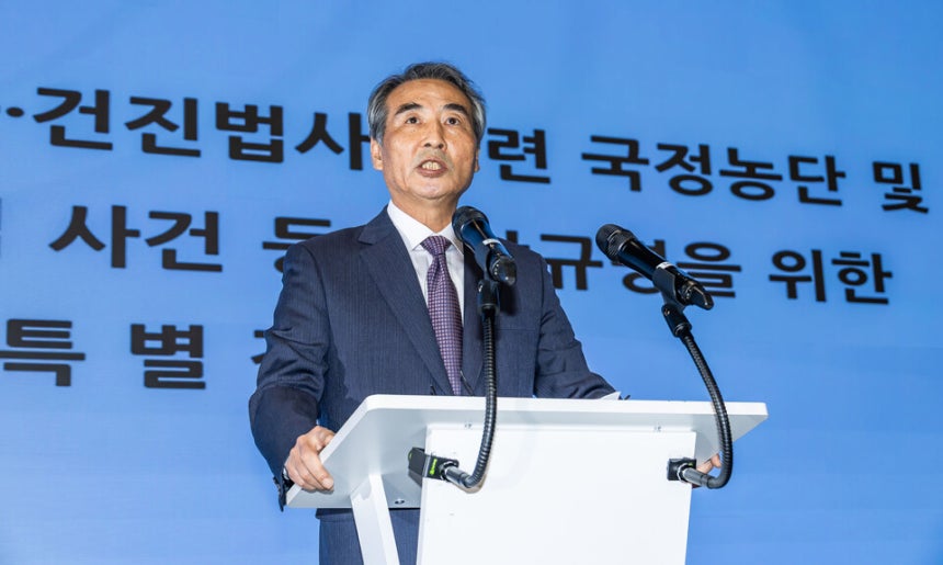 민중기 특별검사가 29일 오전 서울 종로구 KT광화문빌딩 특검 브리핑실에서 김건희 여사 각종 의혹 관련 최종 수사 결과 브리핑을 하고 있다.ⓒ시사저널 최준필