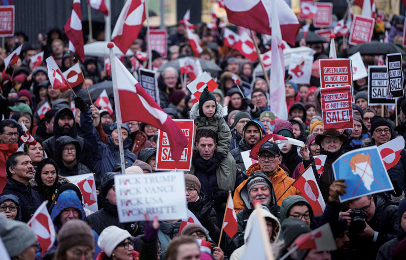 1월17일 그린란드 누크(Nuuk)에서 시위대가 도널드 트럼프 대통령의 그린란드 정책에 항의하기 위해 미국 영사관으로 행진하고 있다.ⓒAP 연합
