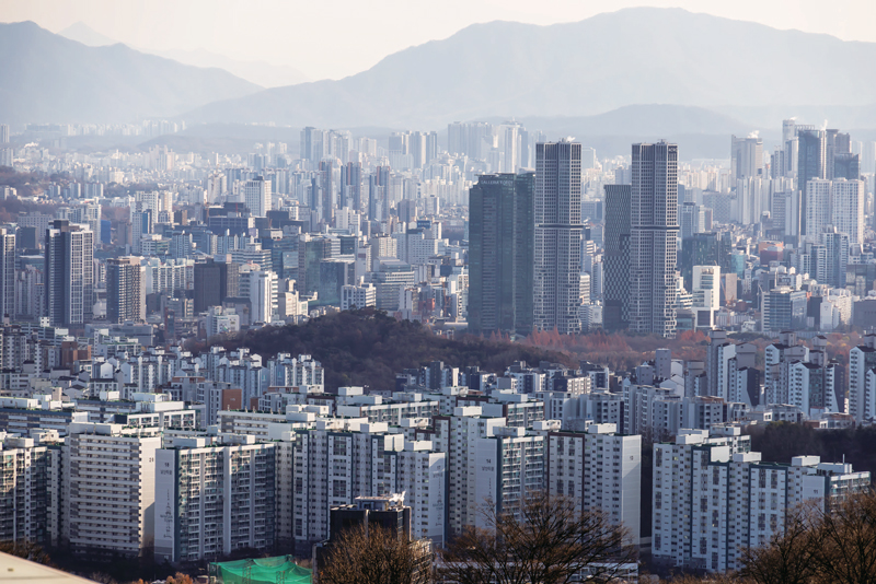 서울 집값이 고공행진을 이어가는 가운데 2025년 12월3일 서울 용산구 남산에서 바라본 서울 시내 아파트 단지 ⓒ시사저널 최준필