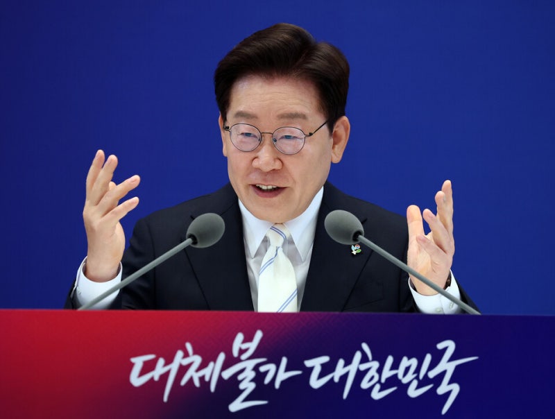 李대통령 "8000 깨졌다고 대폭락? 2700에 비하면 엄청 올라온 것"