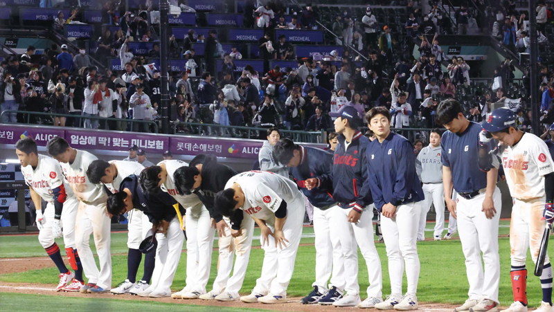 선수도 감독도 프런트도 무기력, '총체적 난국'에 빠진 롯데