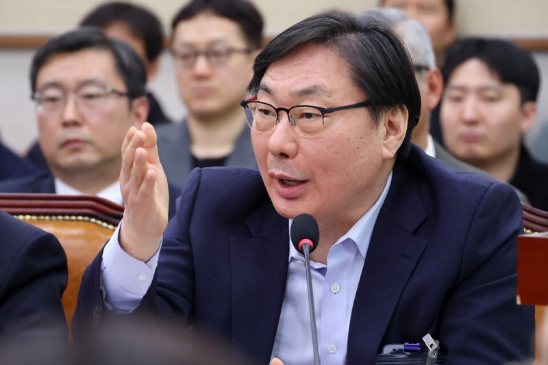 이화영 동료 재소자, 법정서 "'검사님이 소주 한가득 따라주셨다'고 들어"
