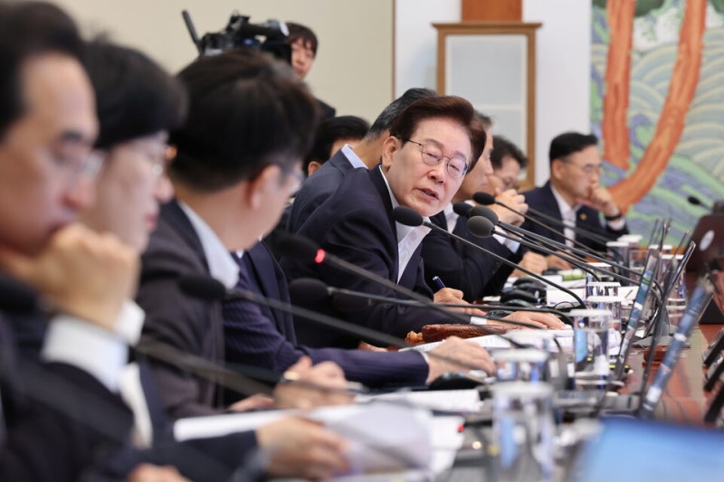 李대통령 "잠자는 카드·멤버십 포인트만 수십조…지역화폐로 전환하자"