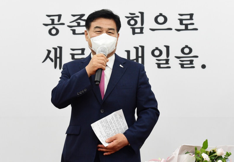'뇌물수수 혐의' <b>심규언</b> 전 <b>동해시장</b> 1심서 징역 9년6개월 중형, 왜