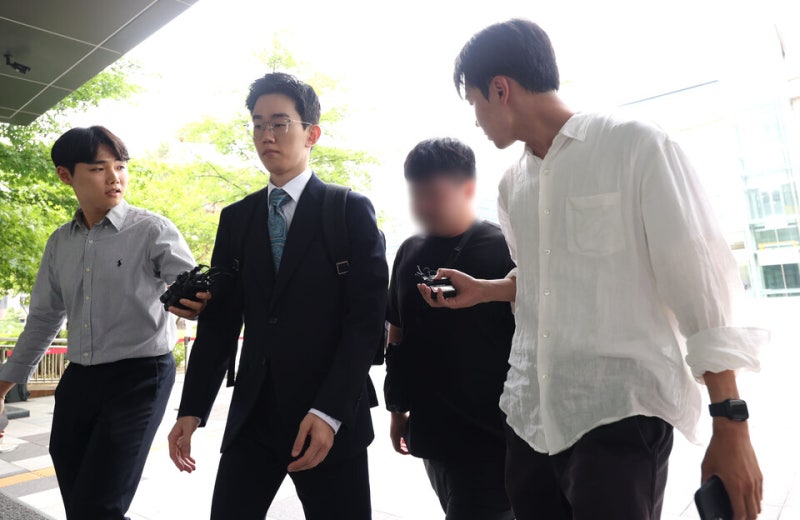 "선관위 직원이 위장"…개표소 시위 중 '경찰관 폭행' 남성들 구속기로