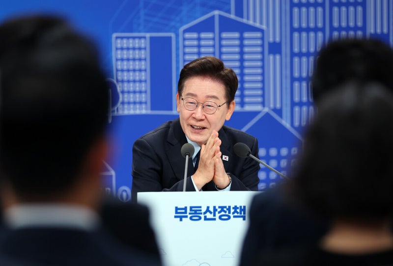 '<b>대출규제</b>'부터 '보유세' 문제까지, 국민들 부동산 의견도 천차만별