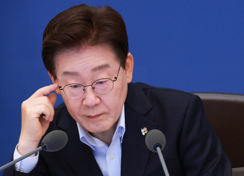 檢수사권 폐지에 민심은 '8월 한파'…李대통령 '거부권 딜레마'