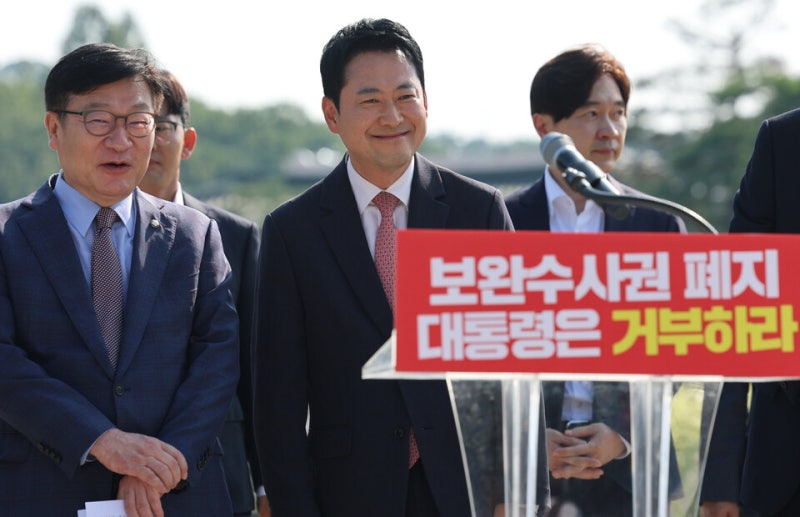 李대통령 취임 첫 '데드크로스'인데 국힘 지지율은 왜 떨어질까