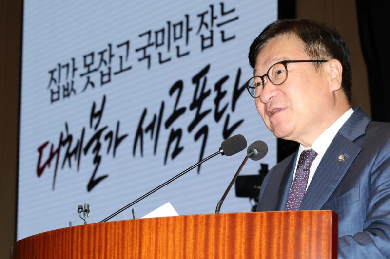 정점식, <b>조국</b> '李 <b>유죄 가능성</b>' 발언에 "말 뒤집은 이유는 레임덕"