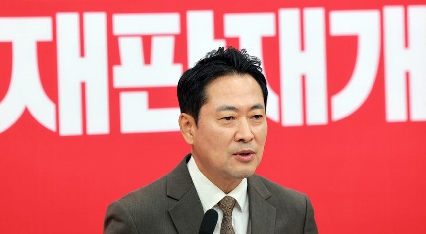 국민의힘 장동혁 대표가 27일 국회에서 농지 전수조사, 비무장지대(DMZ) 지뢰폭발 추정 사고 등 현안과 관련해 기자회견을 하고 있다. ⓒ연합뉴스