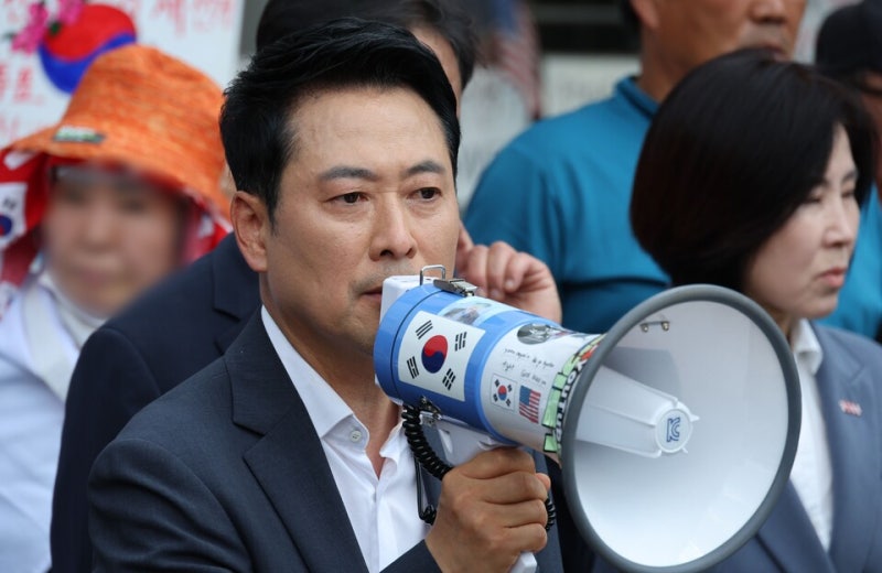 '욕설 파일' 공개된 밤, 장동혁은 왜 다시 <b>올공</b>으로 갔나