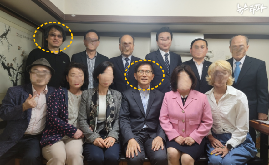 지난해 3월경 김병수 위원장이 서울시교육청 인근에서 만난 김문수 후보 지지자들. 김병수 위원장(뒷줄 맨 왼쪽)과 김문수 전 후보(앞줄 정중앙)(제공: 김병수)