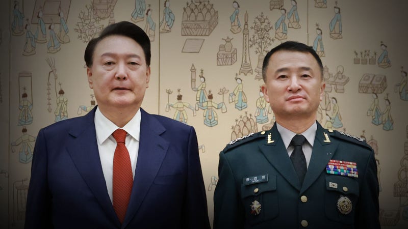 12.3 비상계엄 고위 장교 징계처분서 공개 ⑥ 한숨 쉬고 머리 감싸쥐고