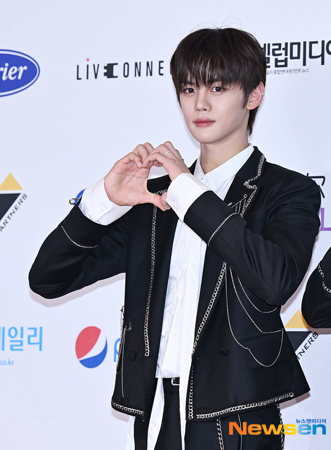 제베원 김규빈, 남초발 부적절 언행 <b>논란</b> 사과 “유래 몰랐다”