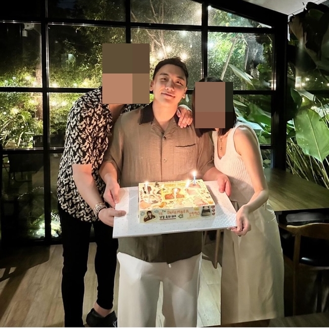 빅뱅 탈퇴 승리, 출소 후 <b>태국</b> 포착…유명인들과 생일파티 ‘함박미소’
