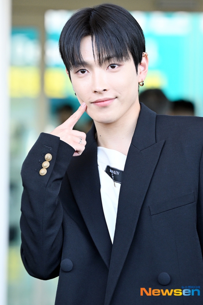 에이티즈 멤버들의 공항 사진이에요 비쥬얼 다들 대박이네요 화보가 같아요