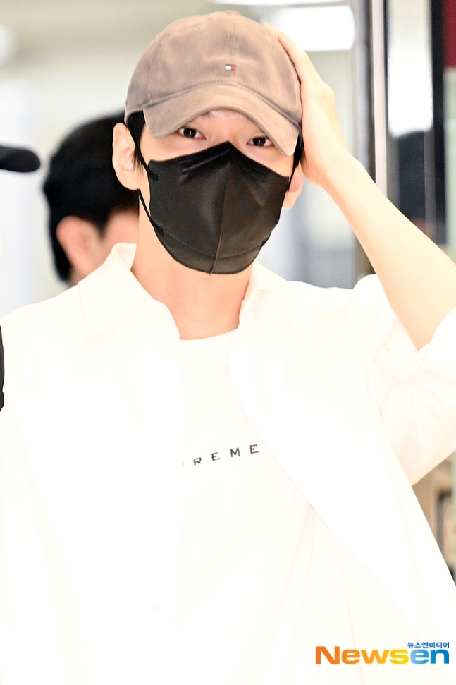도영님 흰셔츠, 흰티 패션에도 빛나는 외모