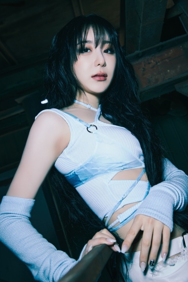 Ha Sung-woon X Lee Chae-yeon release duet song 'Tell Me' today (18th)