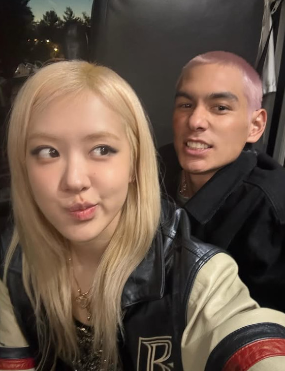 블랙핑크 로제, 美모델과 초밀착 투샷…브루노마스 질투하겠네