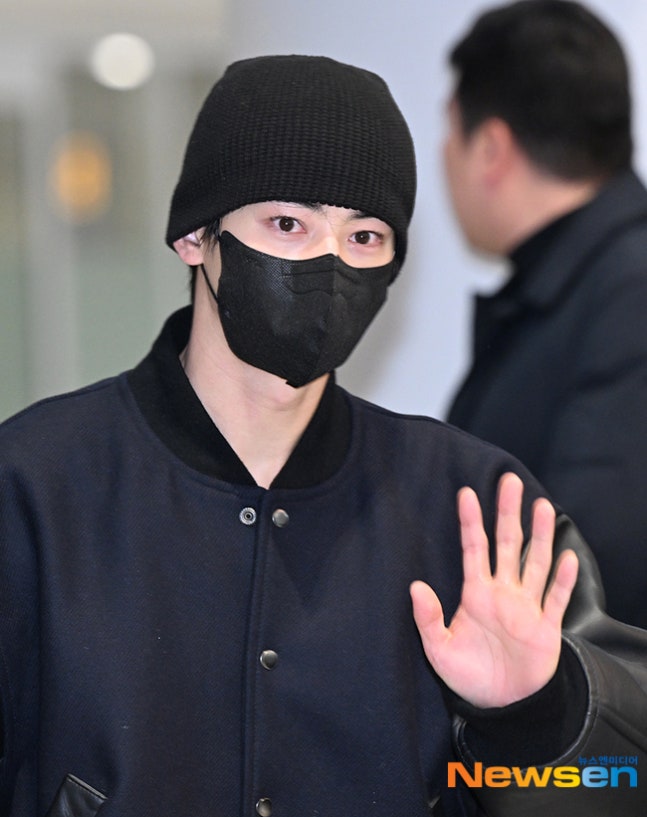 차은우 오늘자 미친미모 공항입국사진 ✈️
