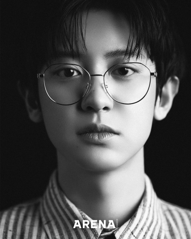 페이스에만 초점을 둔 흑백 화보를 찍은 찬열님 