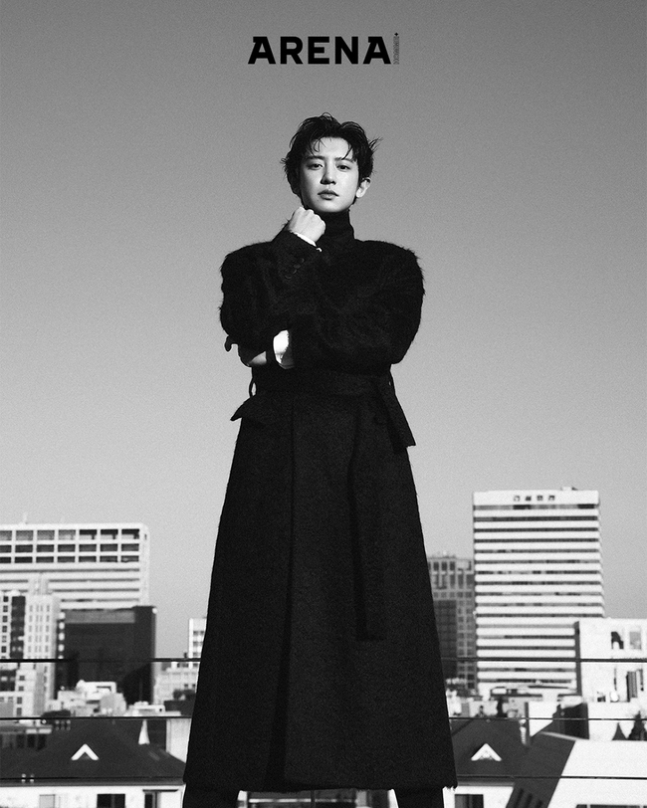 페이스에만 초점을 둔 흑백 화보를 찍은 찬열님 