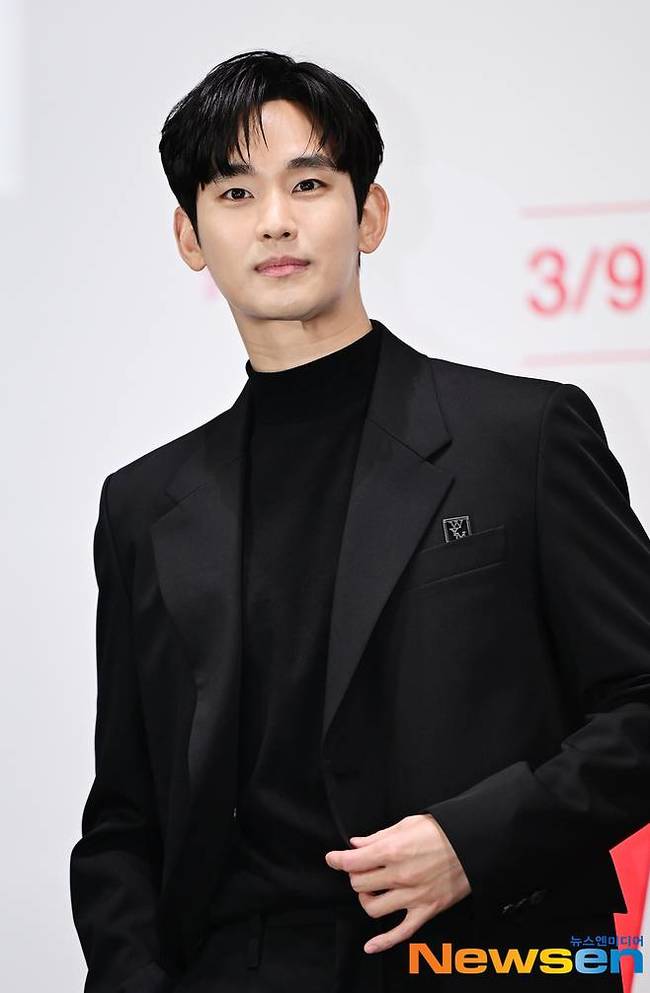 <b>김수현</b> 차기작·<b>광고</b>만 N개인데, 15세 故김새론과 열애설 <b>파문</b> 일파만파