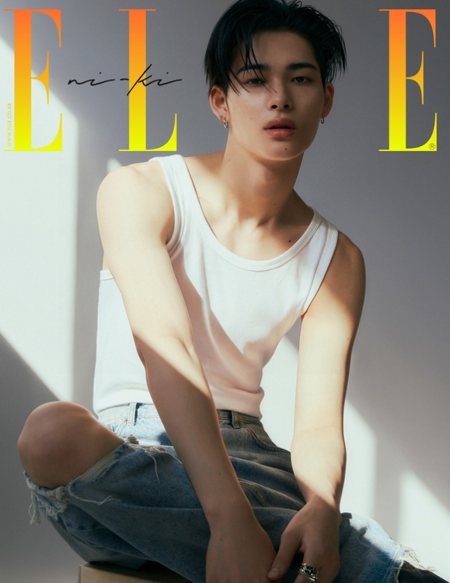 앤하이픈의 카리스마 넘치고 시크함이 더해진 화보