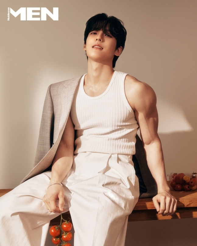 벌크업 제대로 해 시선강탈한 민혁님 화보 