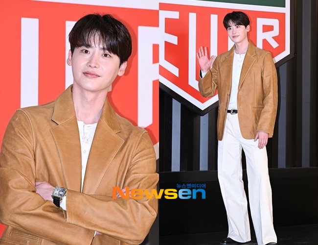 186 <b>이종석 벌크업</b>했나? 더 듬직해졌네 아이유 또 반할 듯