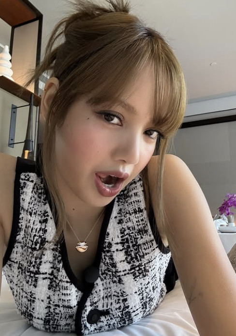 블랙핑크 멤버 리사 인스타 업뎃했네요 ㅎㅎ 핫걸 사진!