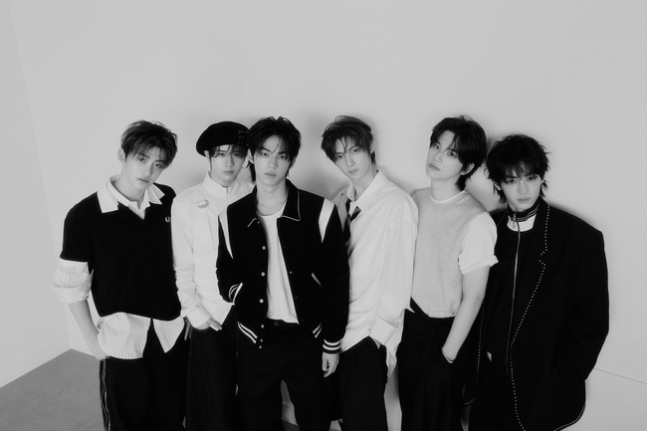 21일, 미니 3집으로 컴백한 청량감 가득한 투어스
