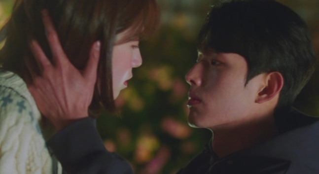  정재현은 어쩌고? 박혜수, 이정식과 심장 떨리는 키스 1초 전(디어엠)