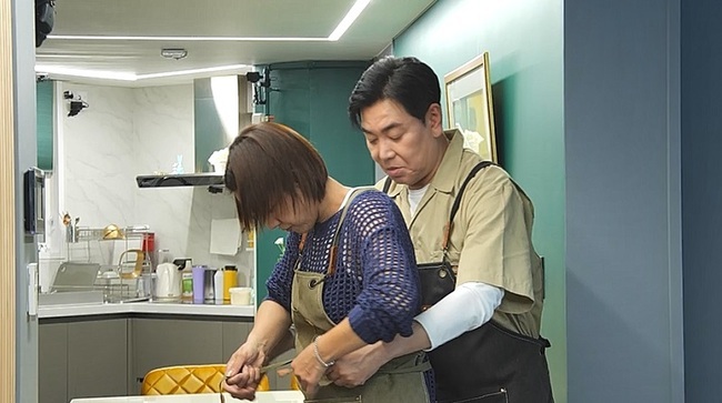 <b>김일우</b>, <b>박선영</b> 집 첫 방문에 청소까지 “마님이 시키신 대로”(신랑...