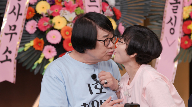 결혼 38년 차 <b>최양락</b><b>팽현숙</b>, 뜨거운 <b>60금</b> 키스 “따라 죽을 것” (1호...