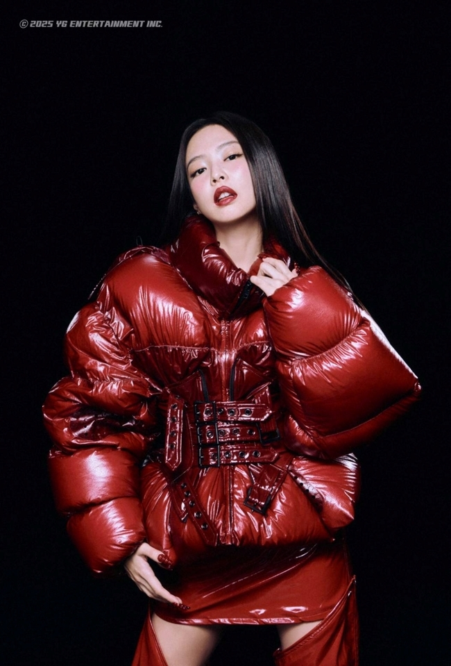 【IQAI】Blackpink x Galaxy レッド＆ピンクバージョン YG LIFE – BLACKPINK Unveils Striking Visual Synergy as a Complete