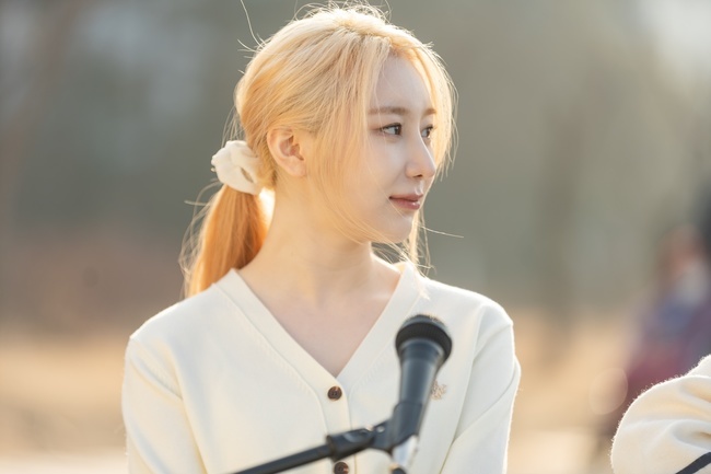 <b>이채연</b> 첫 연기→OST 가창, 두 마리 토끼 다 잡았다 (풋풋한 로맨스)