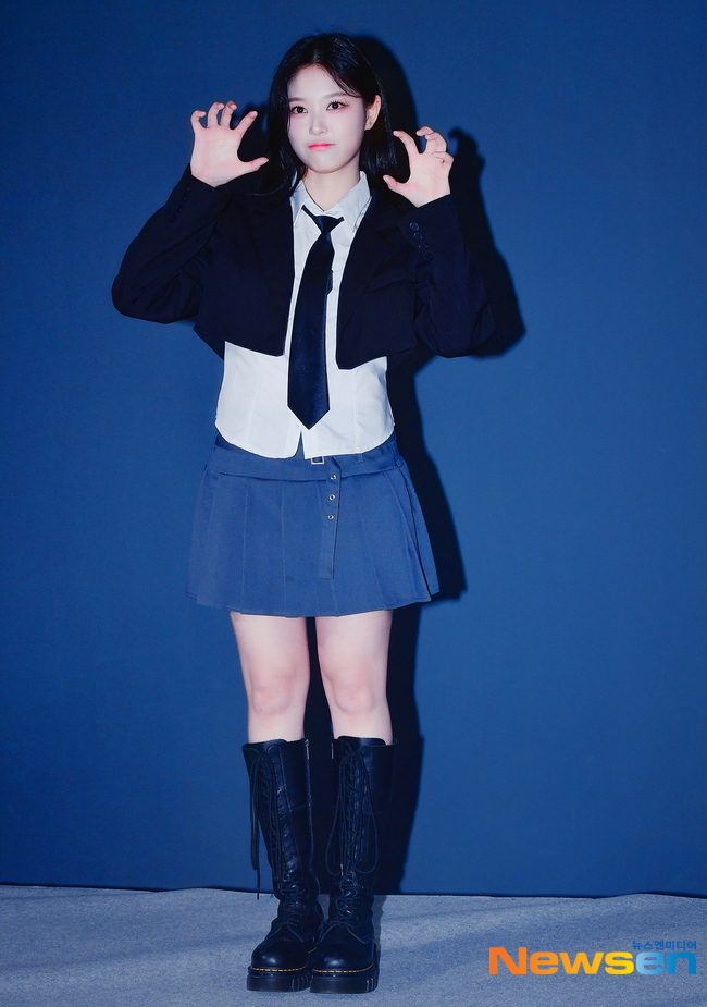 이달의 소녀 현진, <b>오늘도 데뷔조</b>~ [포토엔HD]