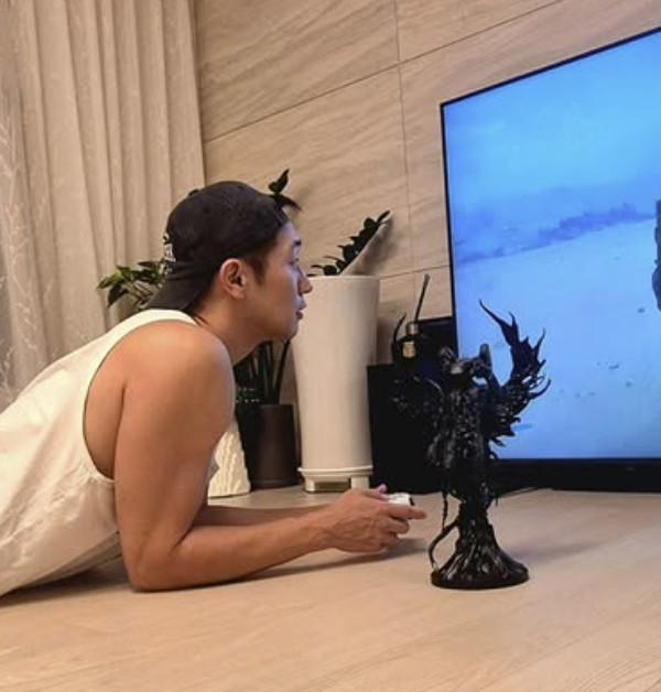 이른 크리스마스 선물에 몹시 집중해있는 석구님