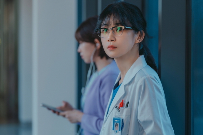 얼굴 갈아 끼운 <b>이보영</b>X이민기 ‘<b>메리 킬즈 피플</b>’ 관전 포인트 살펴보...