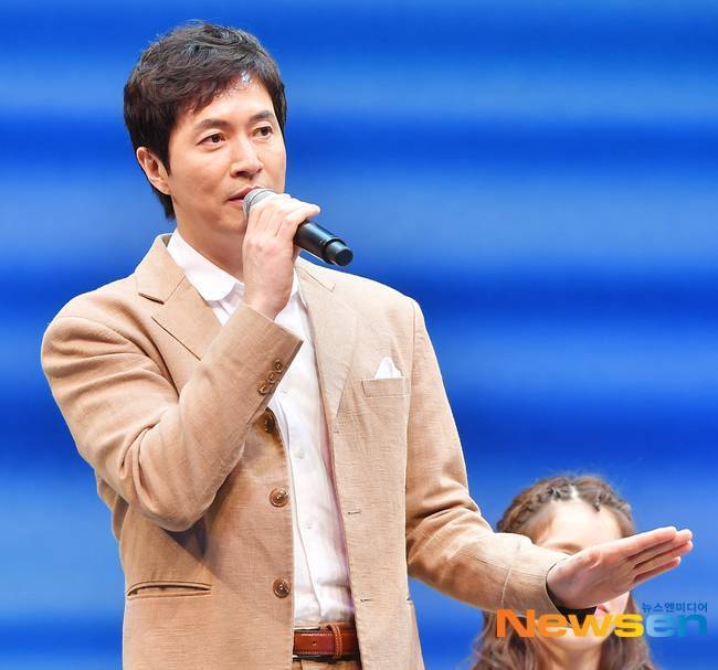 ‘<b>모친상</b>’ <b>김정민</b>, <b>팬클럽</b> 조의금 전액 <b>기부</b> “나눔 강조했던 어머니”