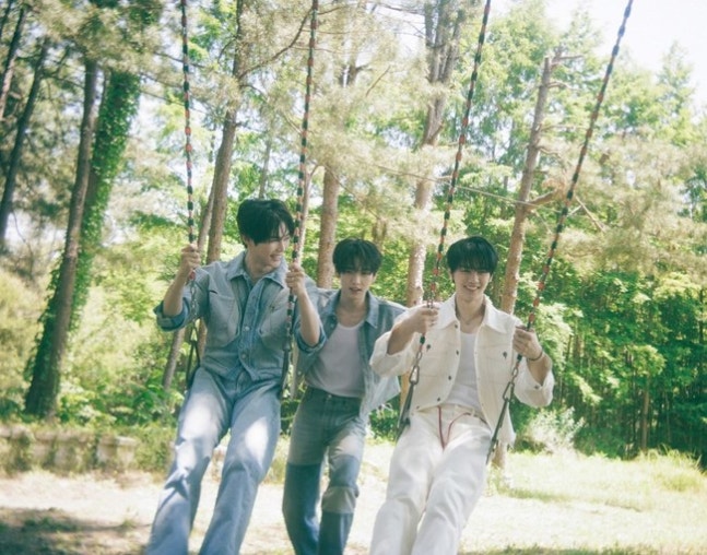 Les photos conceptuelles éblouissantes du premier album complet de Hanbin, Kyubin et Eugene
