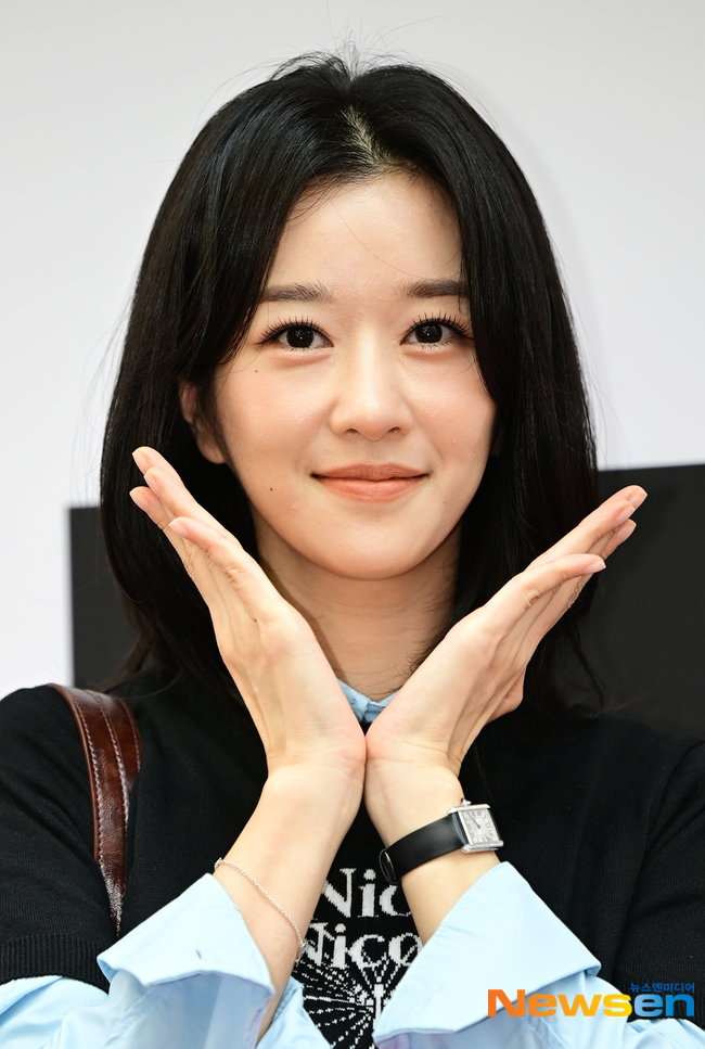 <b>서예지</b>, <b>명동</b>에 핀 꽃[포토엔HD]