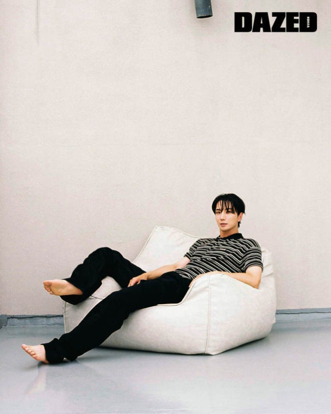 Il ritratto di Leeteuk è completamente folle, dalla mascella al naso.