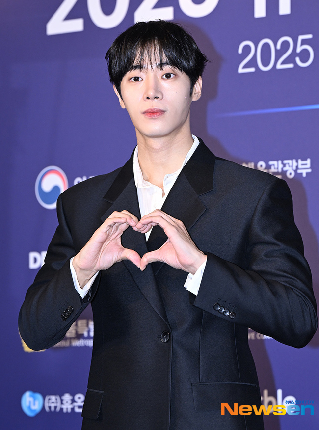 <b>추영우</b>, 심쿵 하트 [포토엔HD]