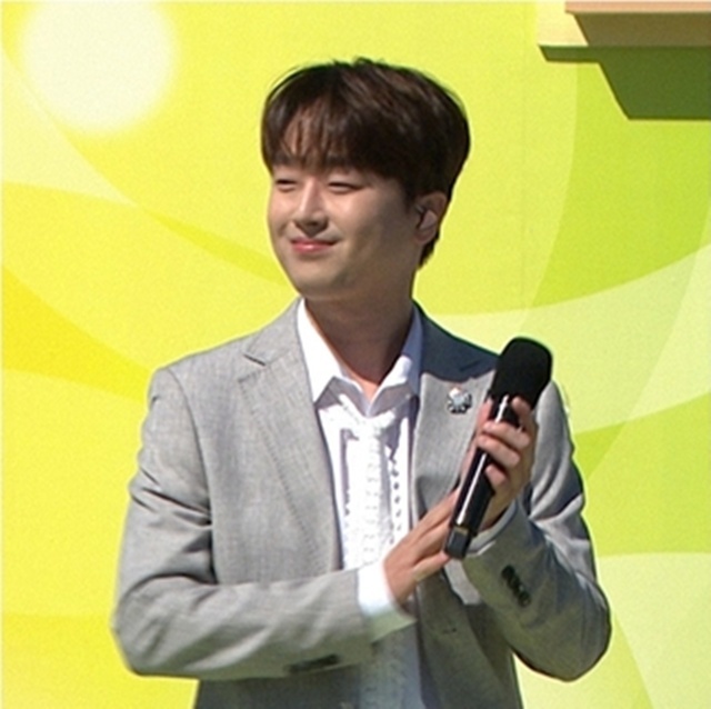 ‘전국노래자랑’ <b>4관왕</b> <b>이찬원</b>, 2년 만 초대가수 출격‥피날레 장식