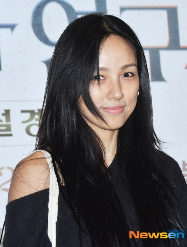 <b>이효리</b>, 부캐 ‘<b>아난다</b>’로 <b>요가원</b> 오픈하나…공식 채널 개설