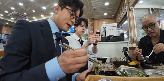 <b>김대호</b>, <b>홍석천</b> 보석함 안에 있었다 “‘<b>나혼산</b>’ 이후 빠져”(홈즈)