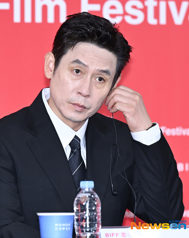 ‘<b>굿뉴스</b>’ 설경구 “<b>변성현 감독</b>, 날 구겼다”[30회 BIFF]